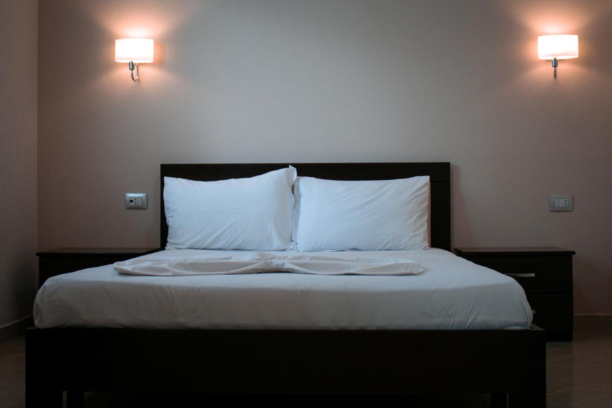 Hotel Fron ซารานเดอ ภายนอก รูปภาพ
