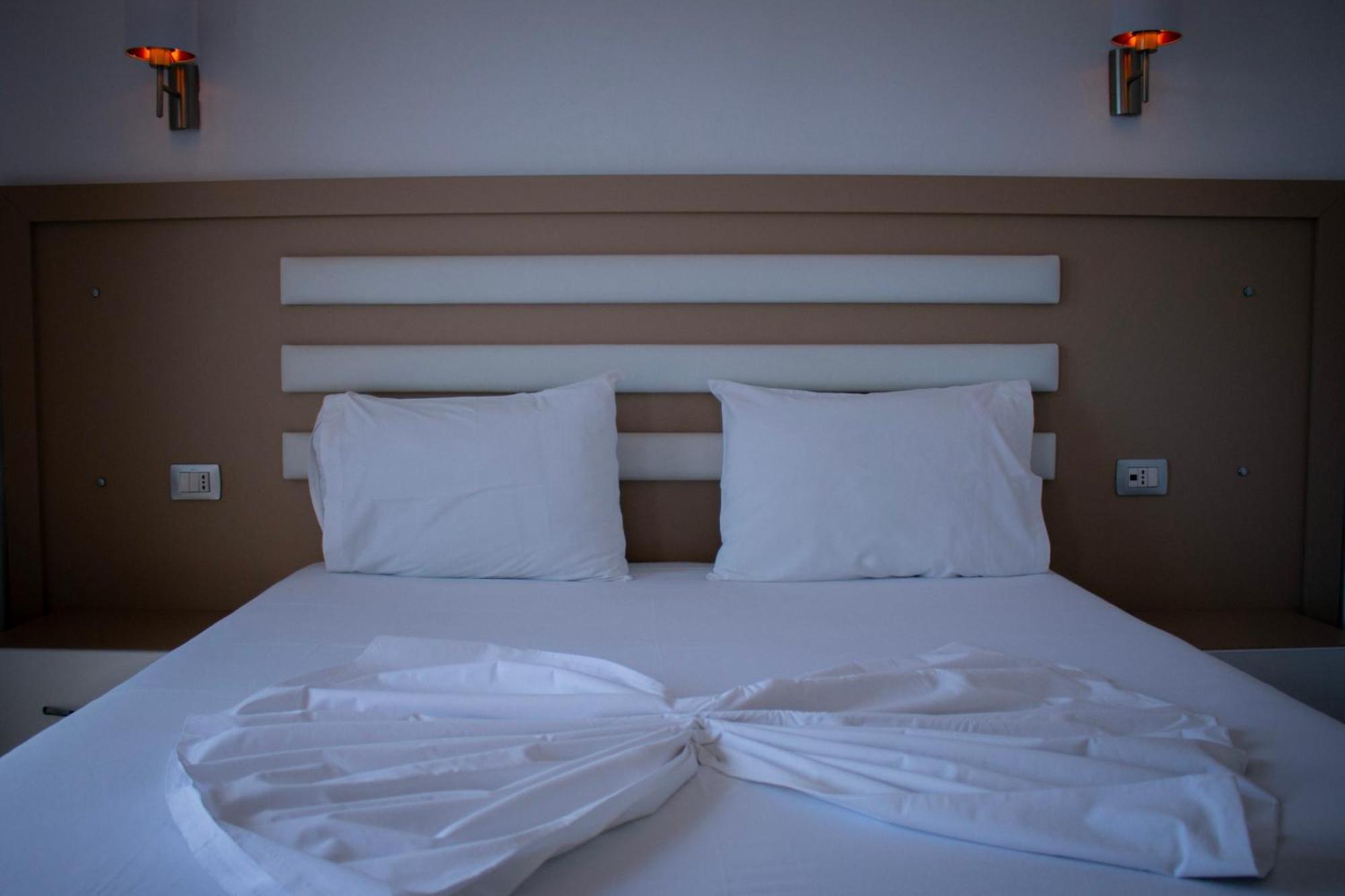 Hotel Fron ซารานเดอ ภายนอก รูปภาพ