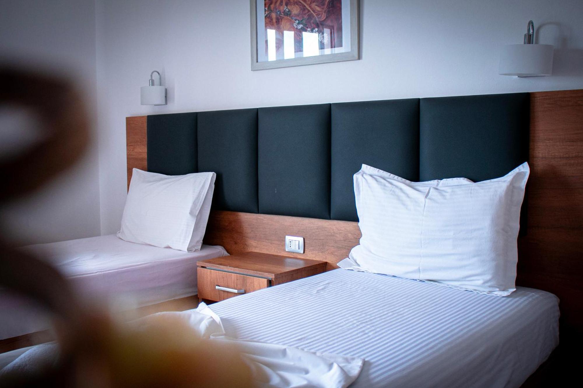 Hotel Fron ซารานเดอ ภายนอก รูปภาพ