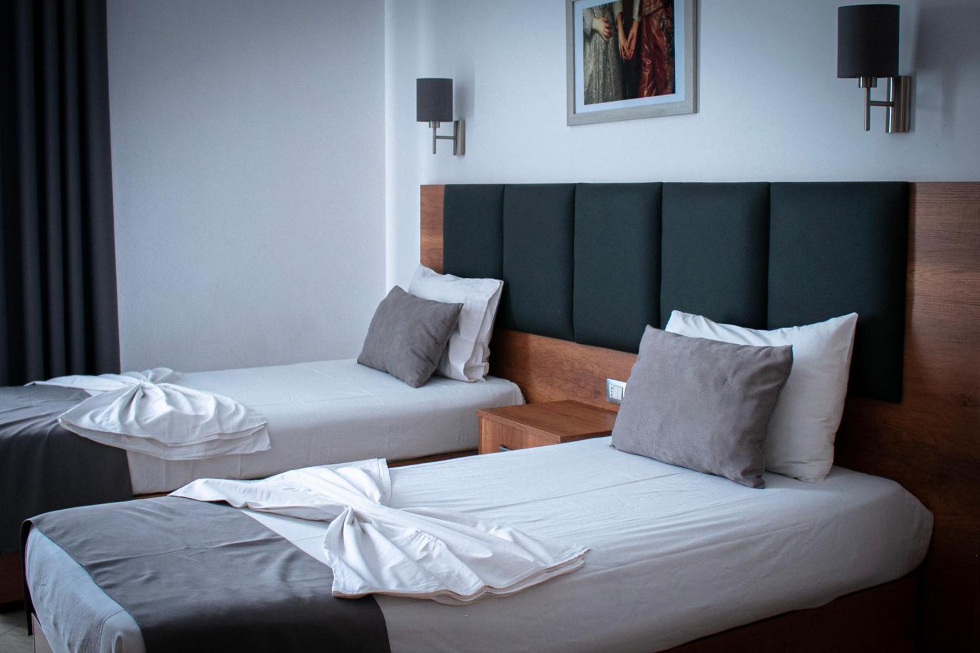 Hotel Fron ซารานเดอ ภายนอก รูปภาพ