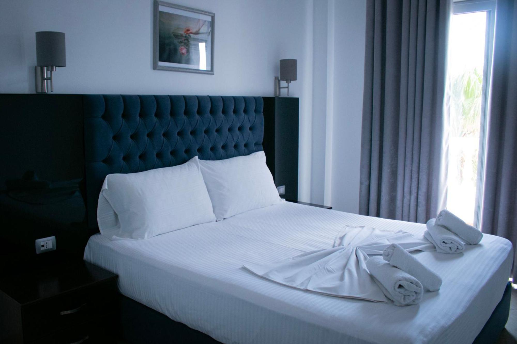 Hotel Fron ซารานเดอ ภายนอก รูปภาพ