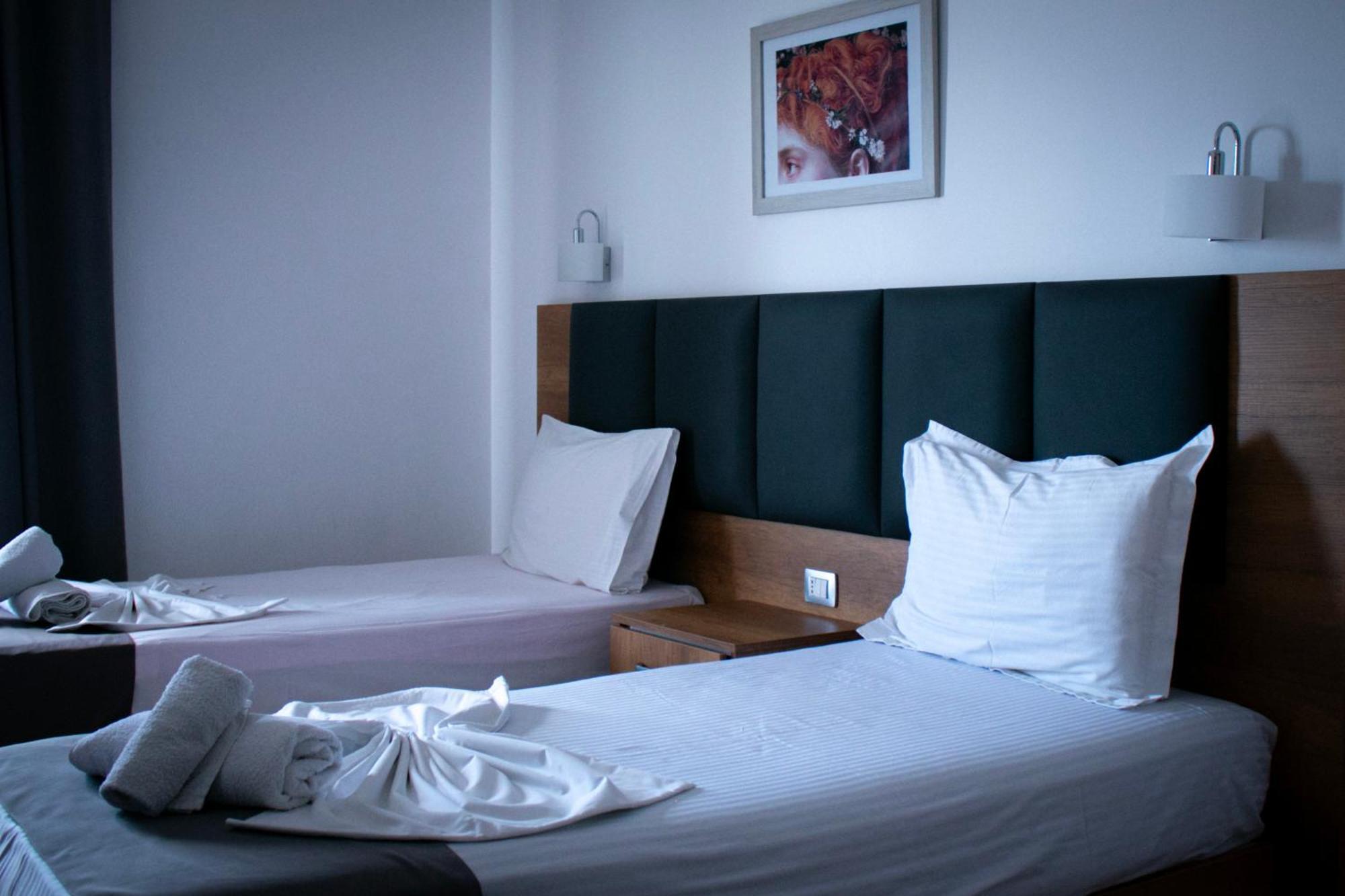 Hotel Fron ซารานเดอ ภายนอก รูปภาพ