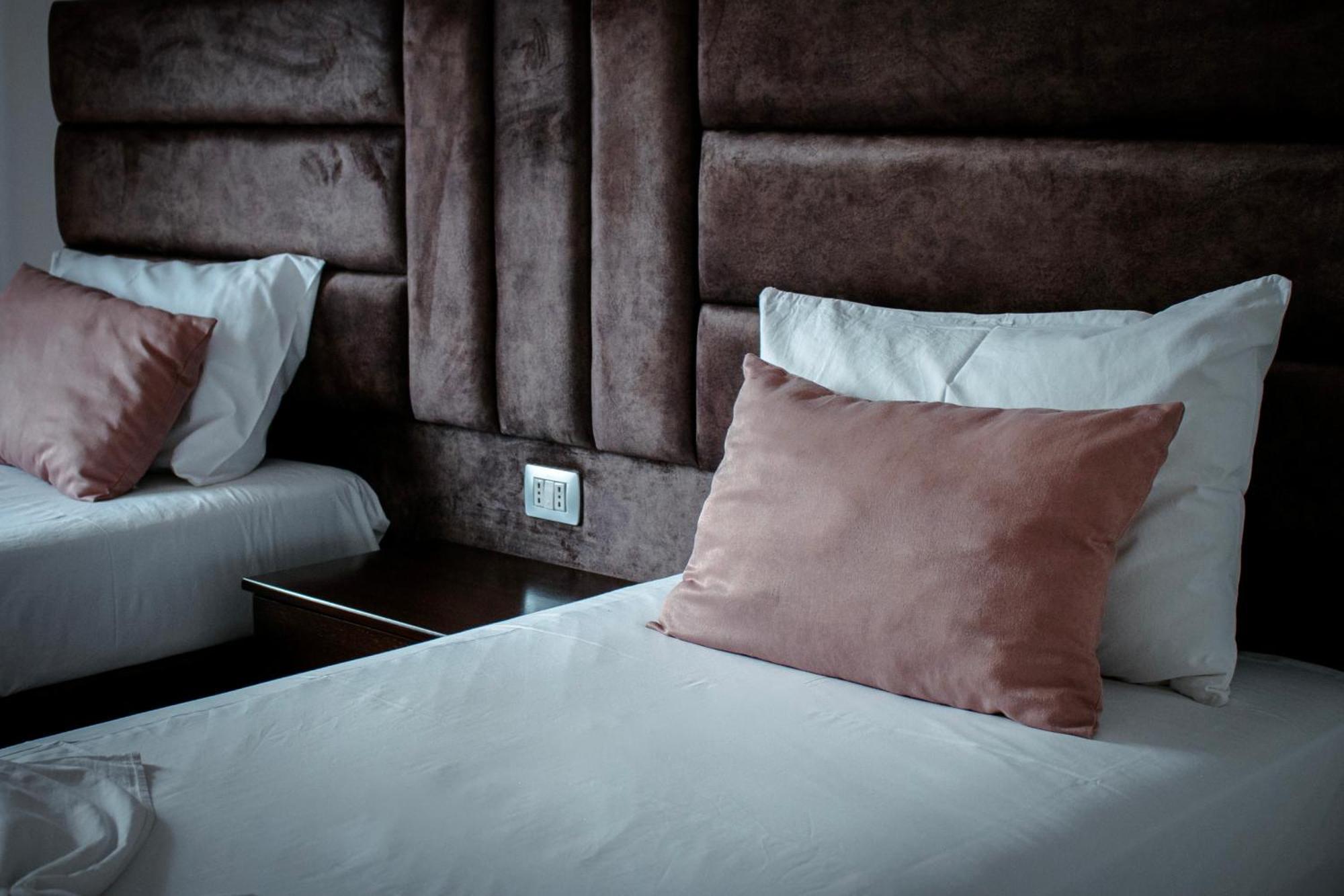 Hotel Fron ซารานเดอ ภายนอก รูปภาพ
