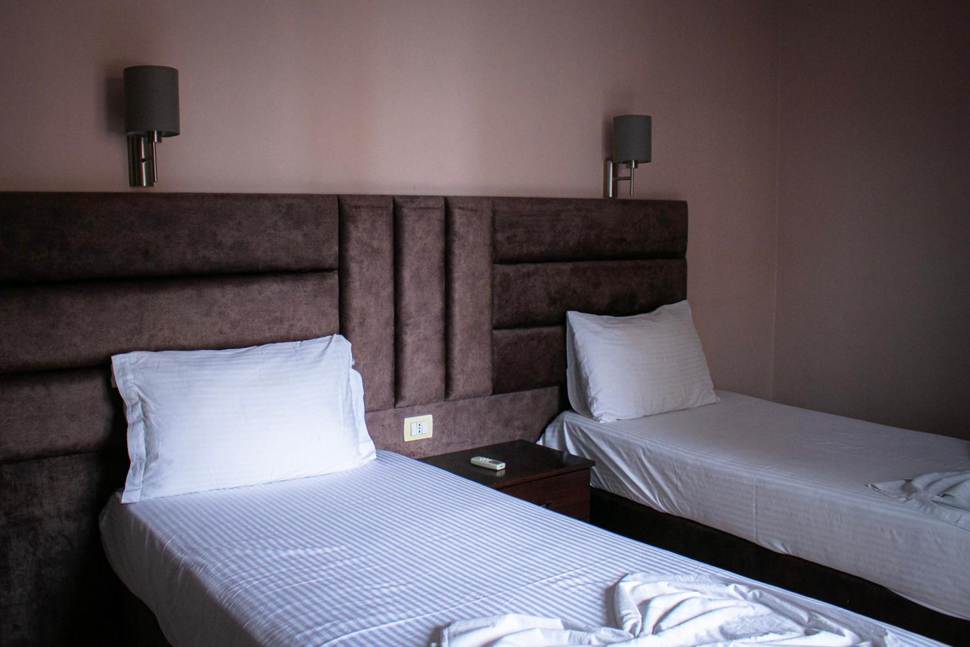 Hotel Fron ซารานเดอ ภายนอก รูปภาพ